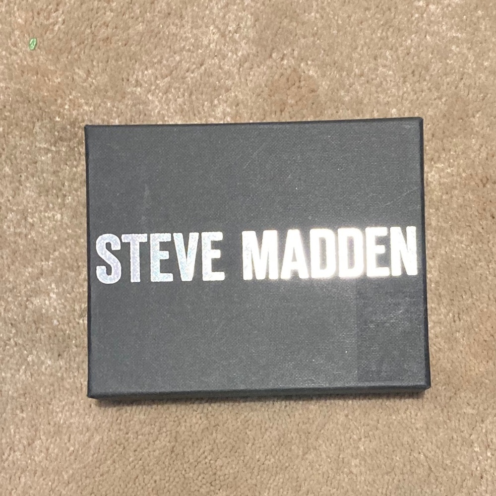 🐚Empty Steve Madden box